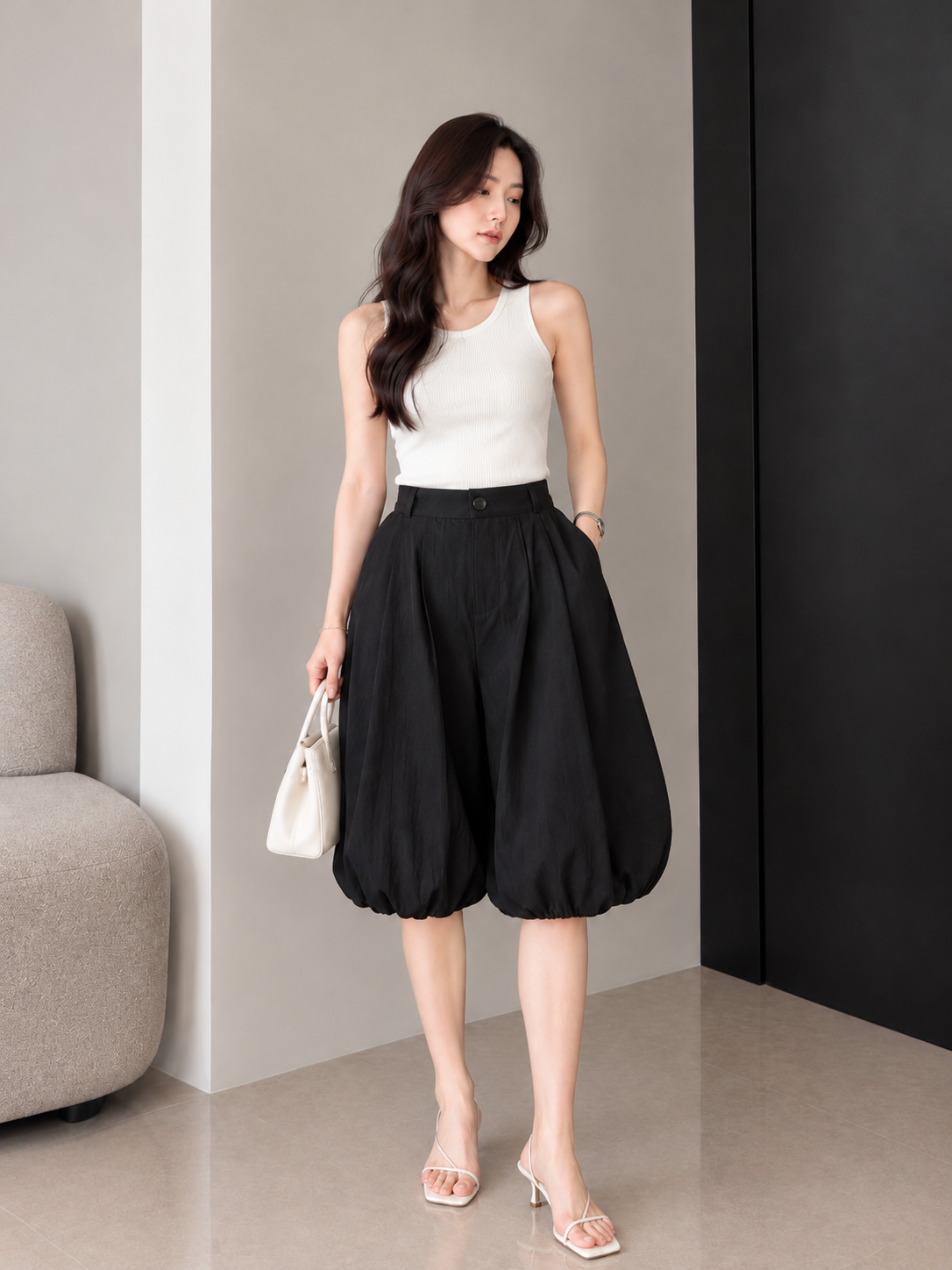 Moti Baloon Midi Pants - Black