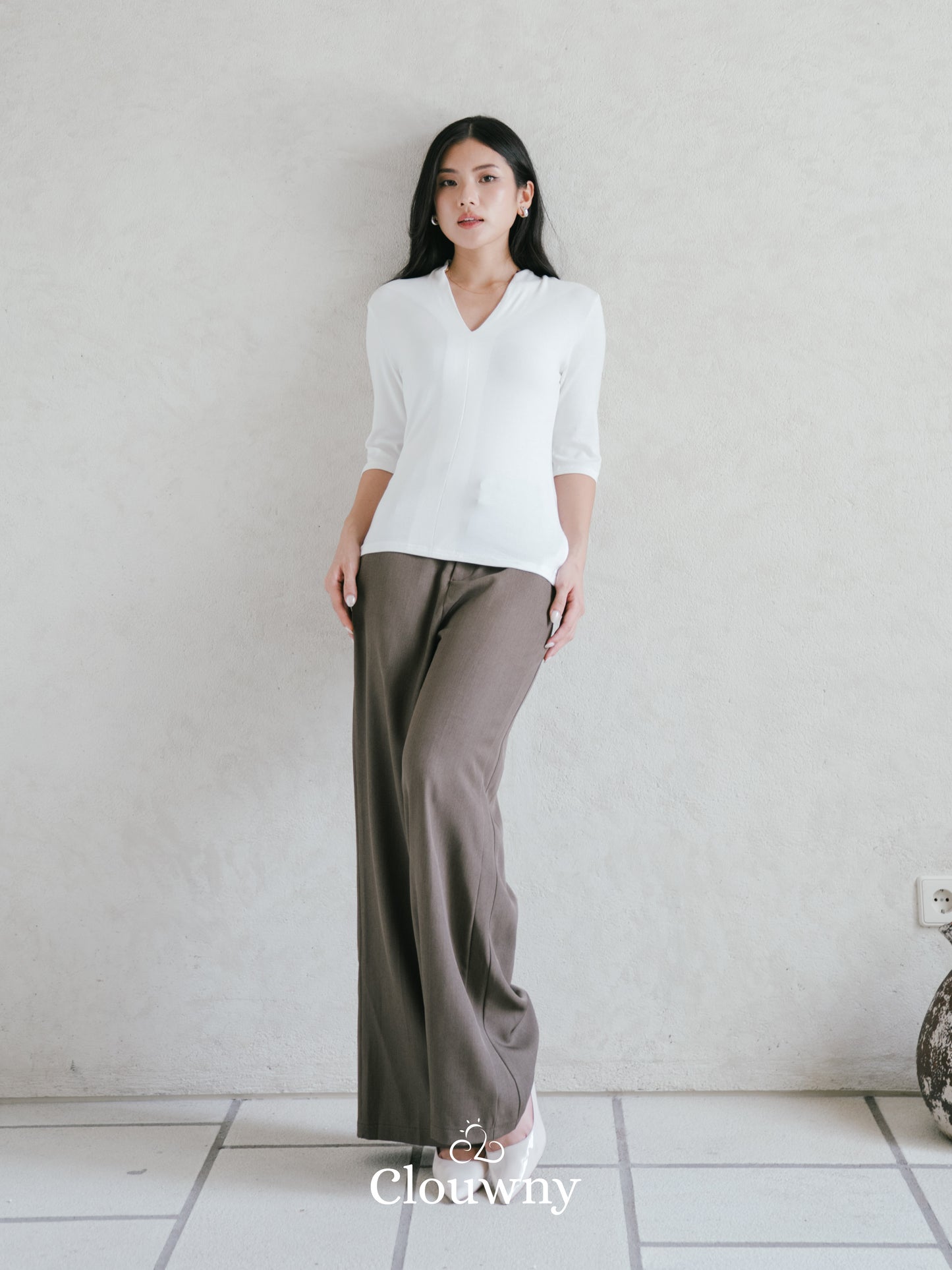 Elara Vneck Top - White