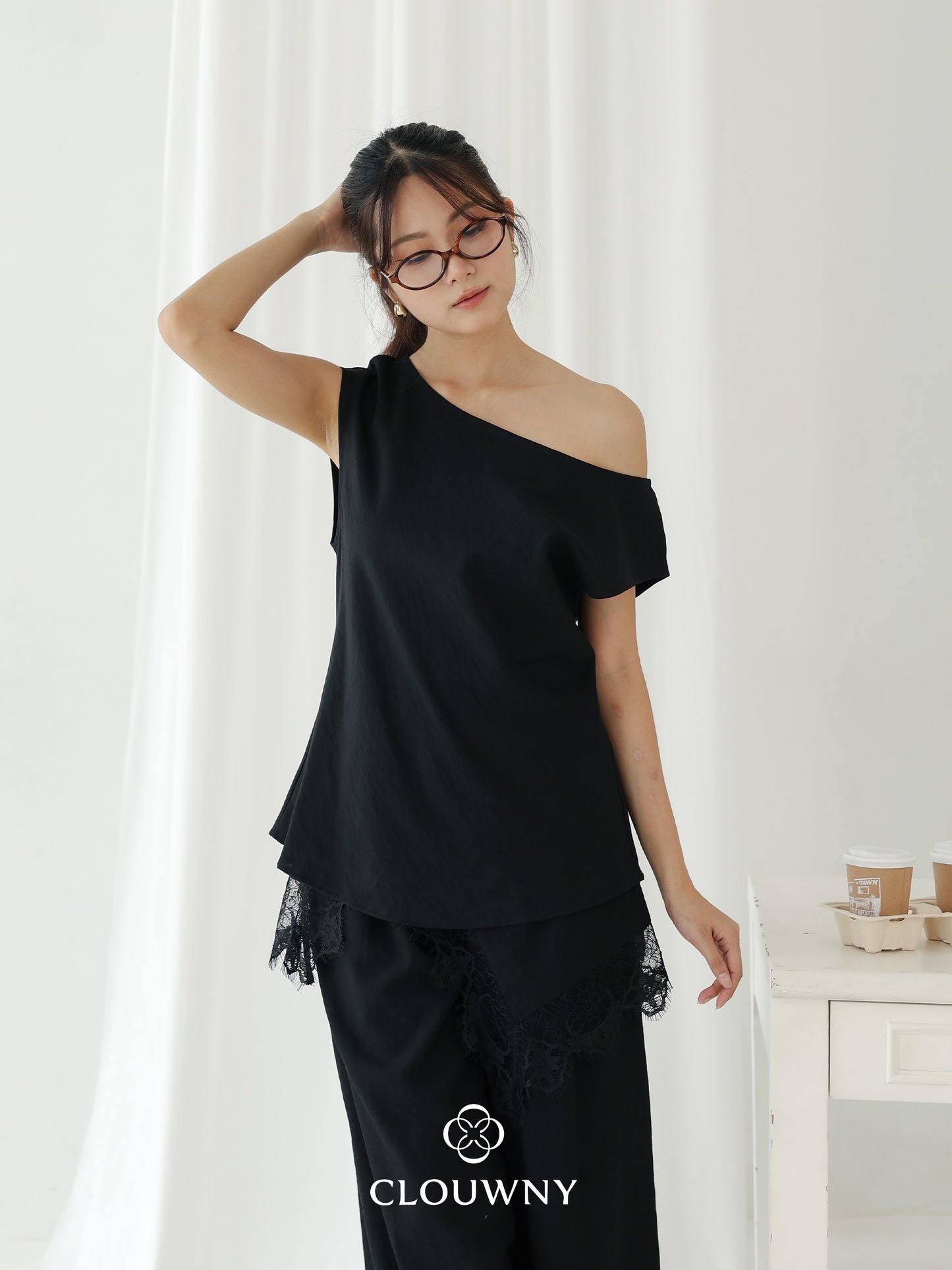 Domia Shoulder Top - Black