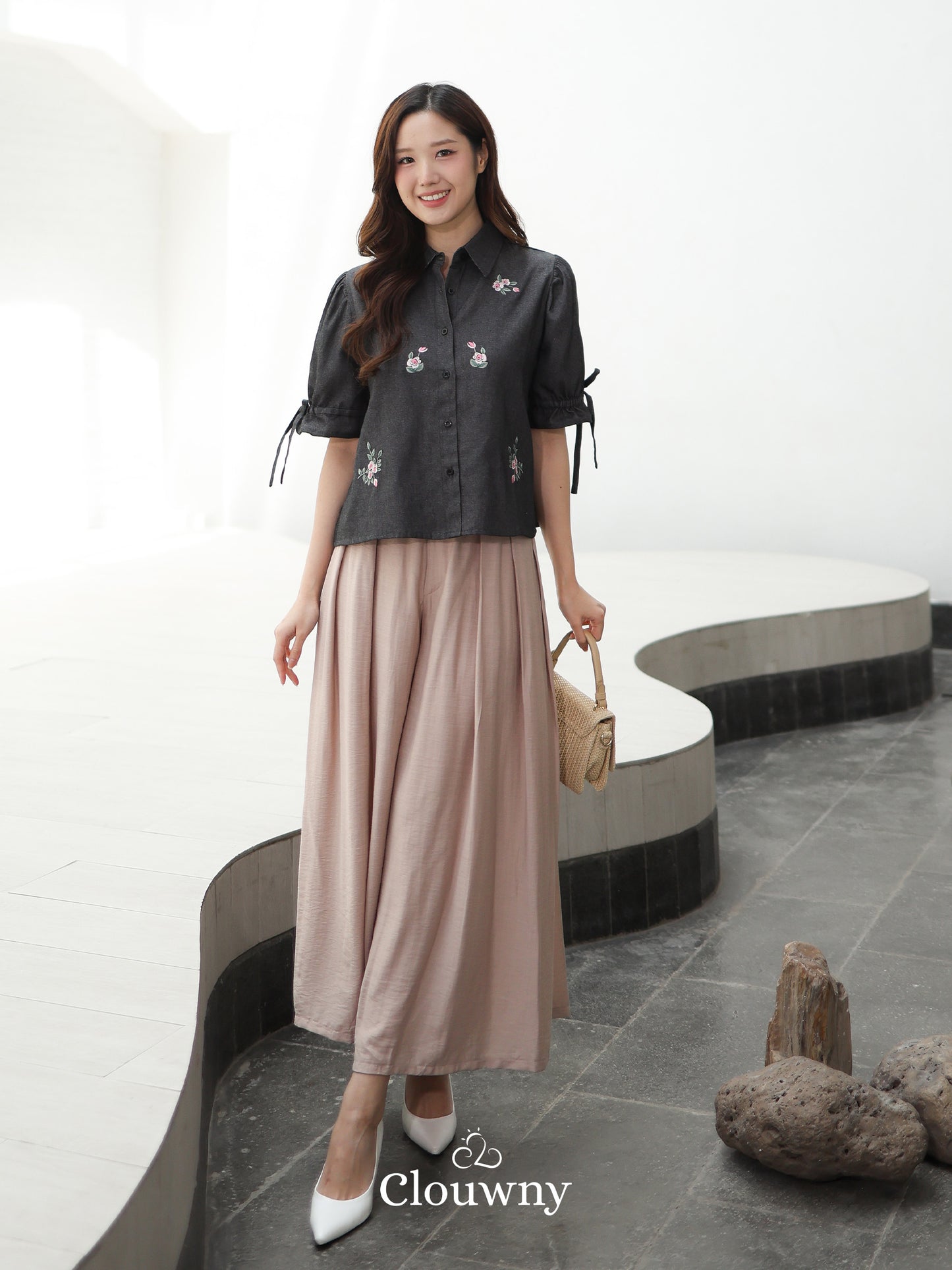 Vilna Embroidery Flower Shirt - Black