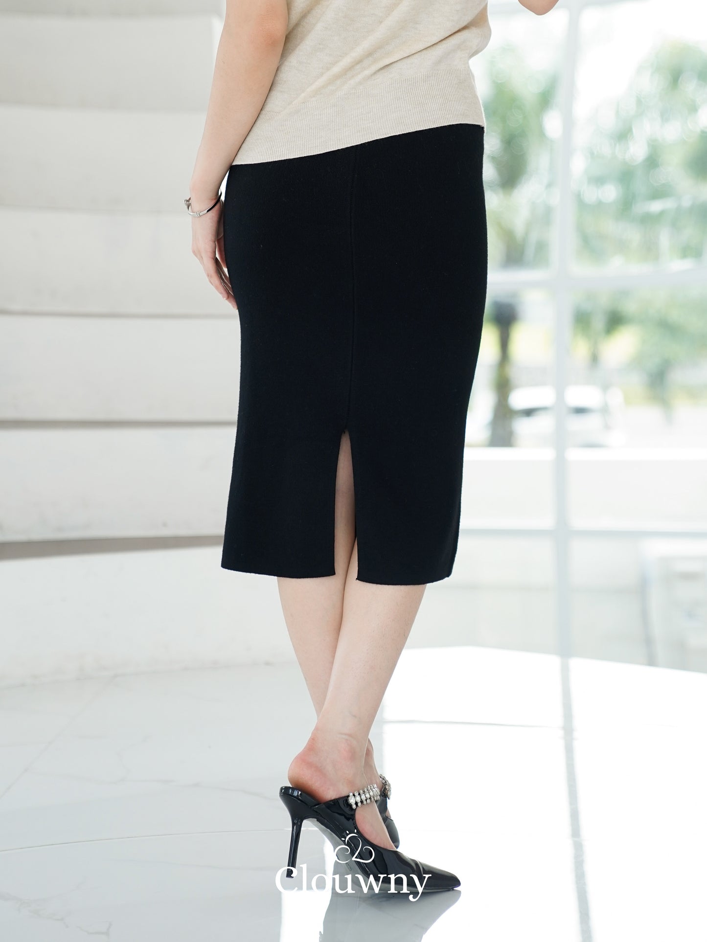 Betrand Basic Midi Skirt - Black
